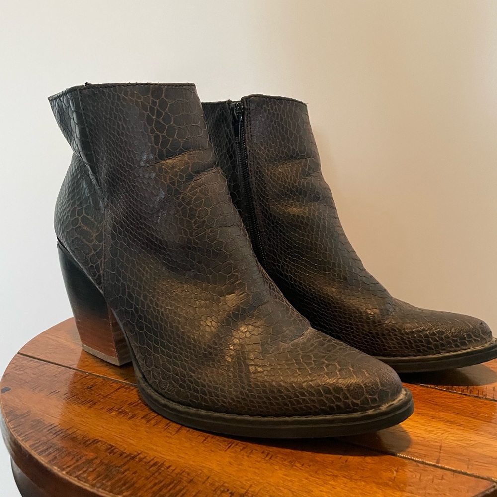 Black snake skin imitation booties